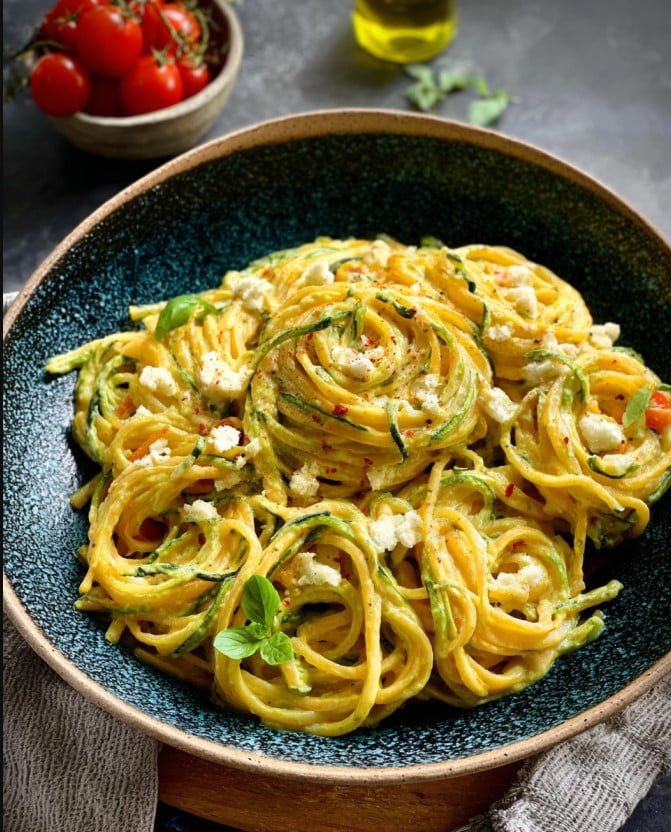 Cremige Zucchini-Pasta mit Feta – Gesundes Abendessen Schnell und Lecker
