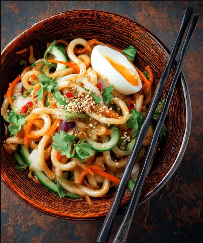 Würziger Kalter Udon-Nudelsalat – Erfrischend, Einfach und Pikant