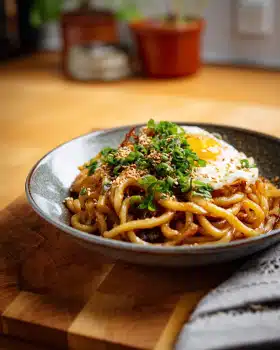 Gebratene Nudeln – Spicy Udon: Ein schnelles Udon Nudeln Rezept mit viel Geschmack