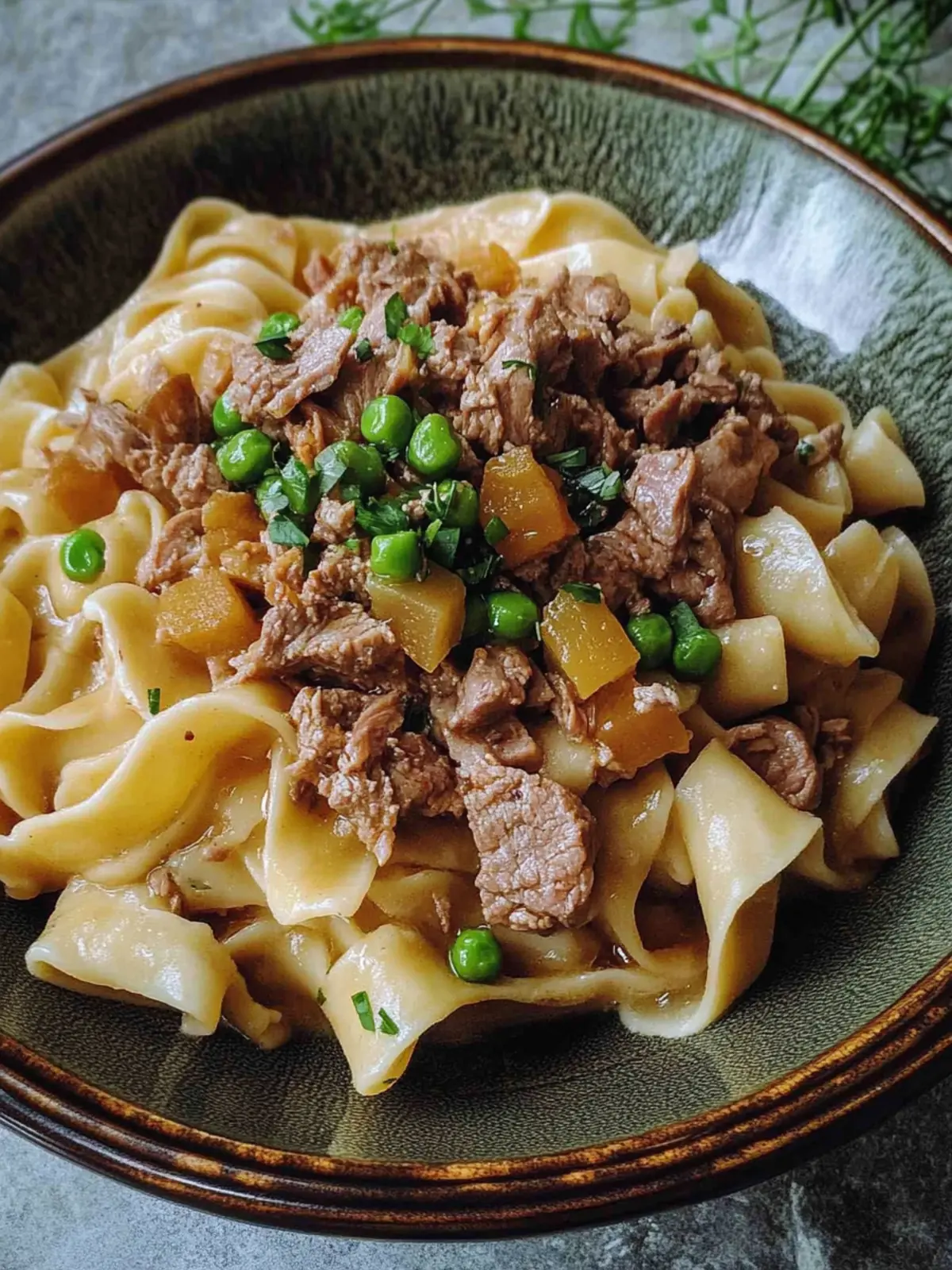 Schweinehackfleisch mit flachen Nudeln Rezept