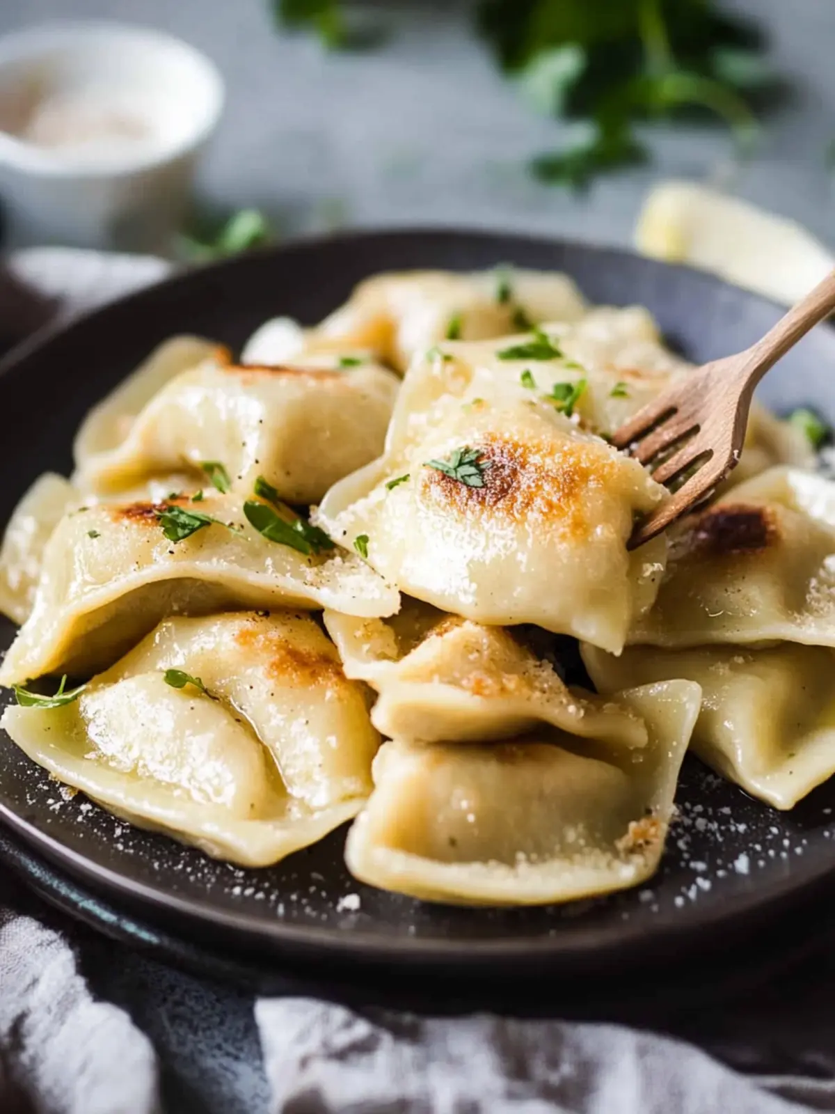 Einfache vegane Pierogi mit cremiger Kartoffel-Füllung 4 Einfache vegane Pierogi